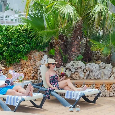 아파트호텔 Nelva Cala En Porter (Menorca)