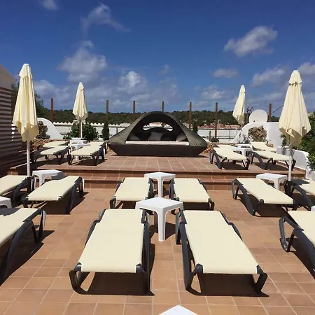 アパートホテル Nelva Cala En Porter (Menorca)