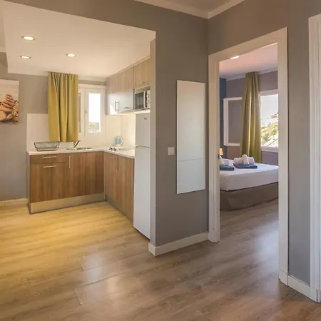 Nelva Aparthotel 3*