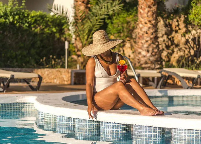 Nelva Hotel apartamentowy Cala En Porter (Menorca)